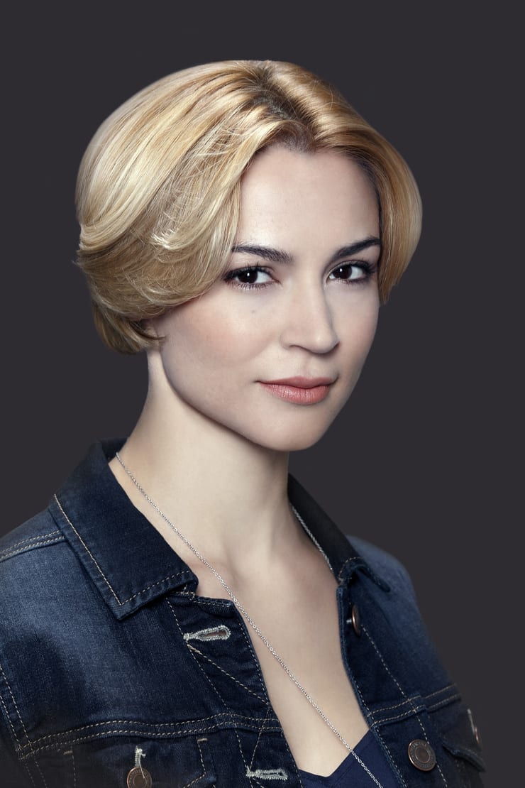 Samaire Armstrong biography