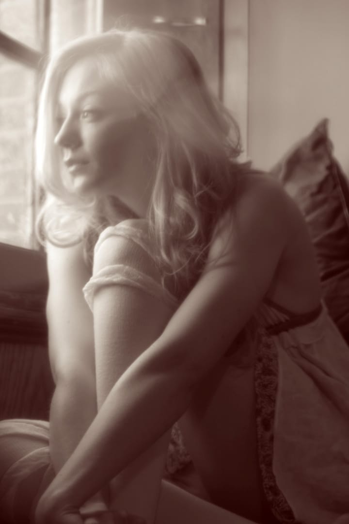 Emily Kinney Fakes