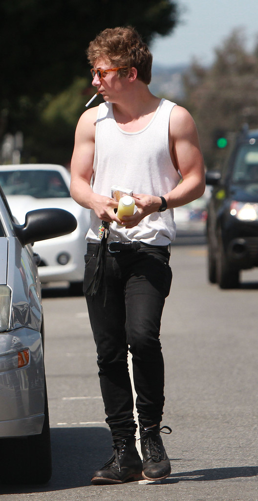 Jeremy Allen White image