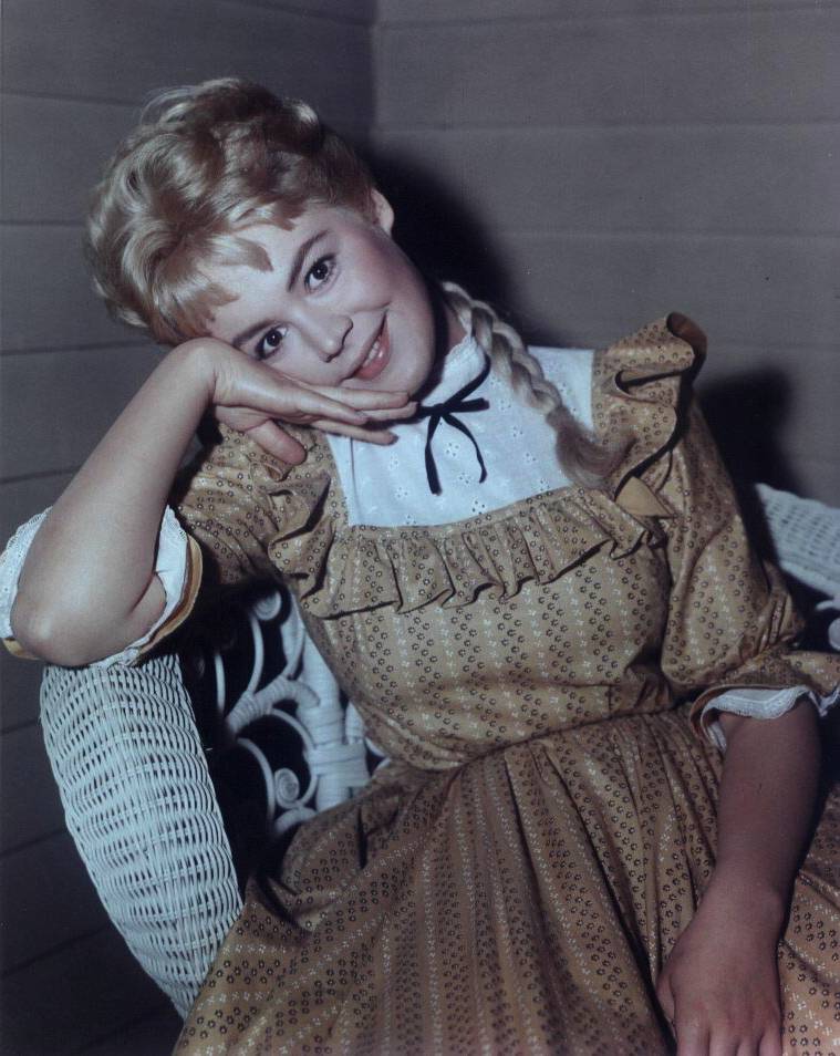 sandra dee red shoes