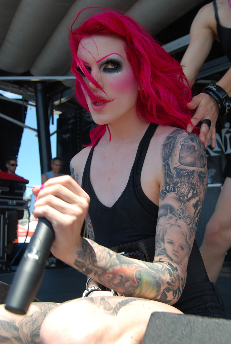 Girls naked pics of jeffree star bizarre pics