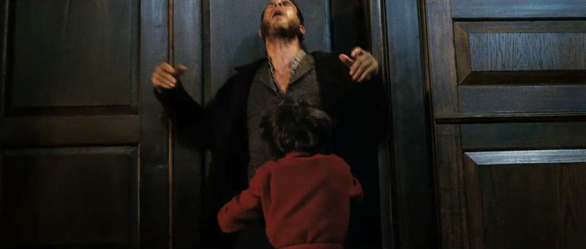 Thomas Logan (Aaron Jeffrey)