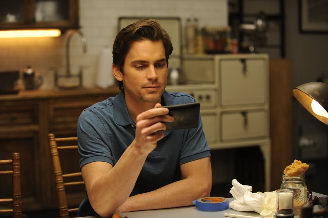 Matt bomer walking out. Мэтт Бомер. Мэтт Бомер белый воротничок. Мэтт Бомер 2024. Мэтт Бомер в водолазке.
