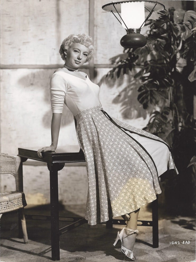 Picture of Evelyn Keyes.
