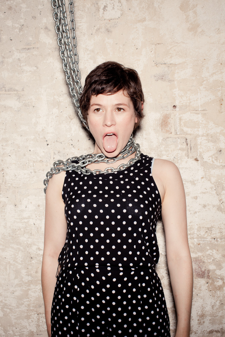 Picture of Yael Stone