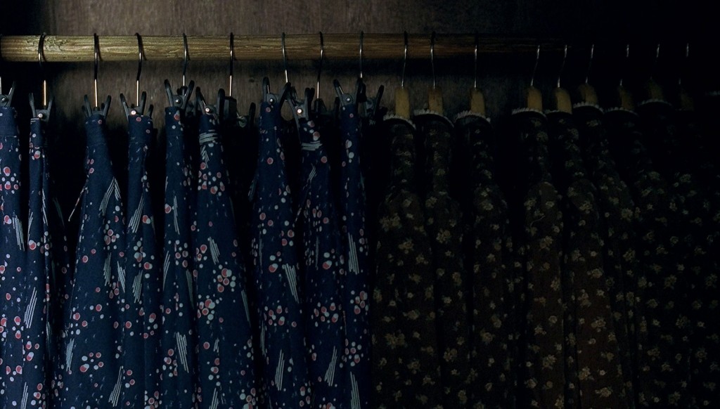 A Tale of Two Sisters (2003)