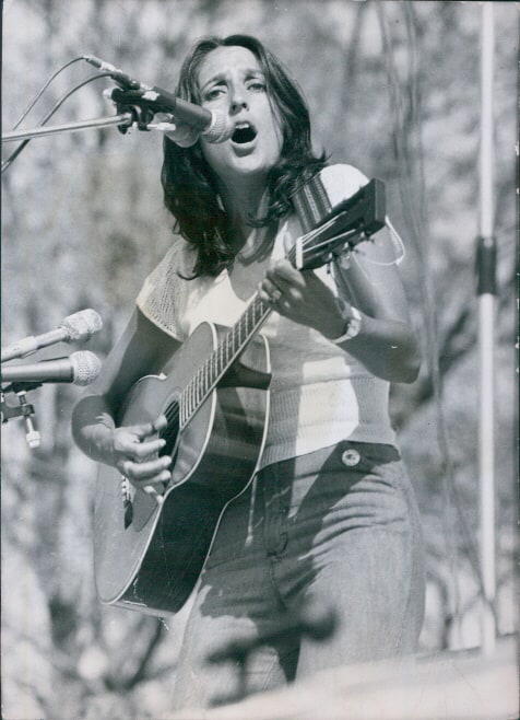 Picture of Joan Baez.