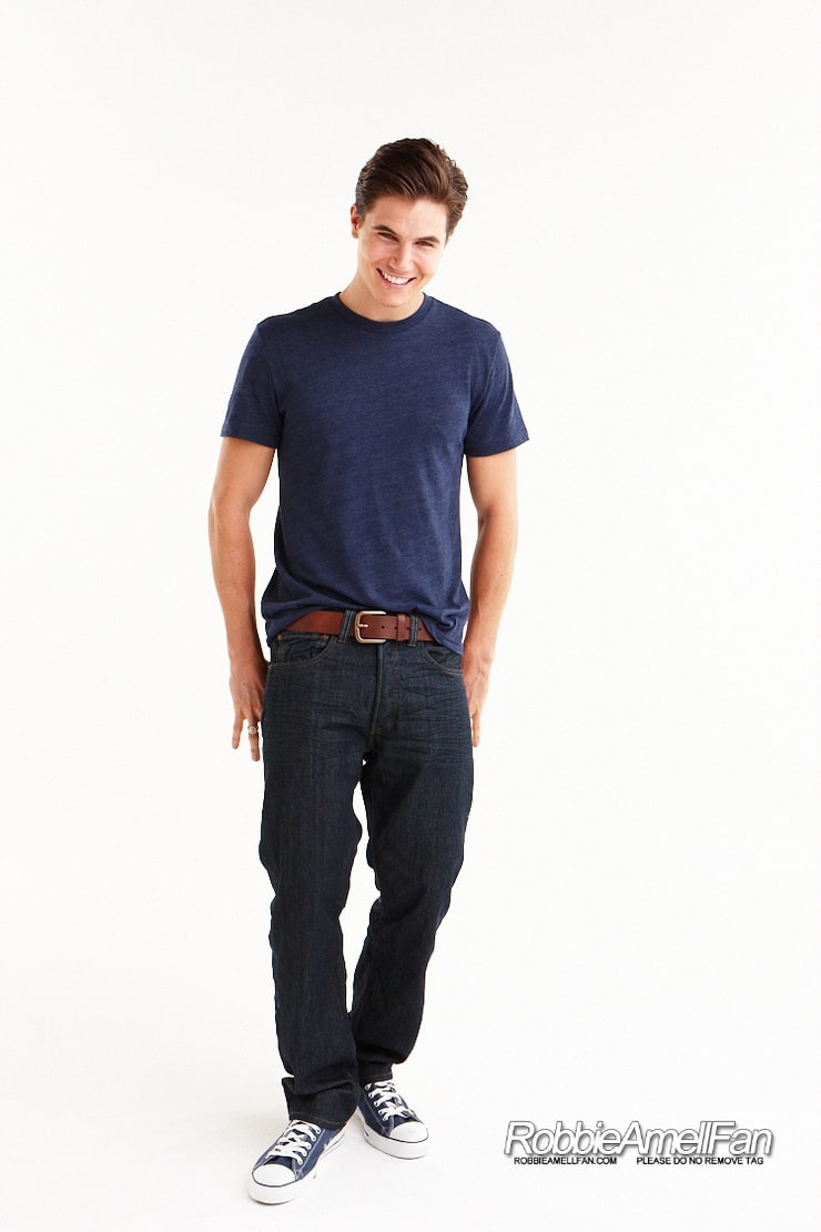 Image of Robbie Amell