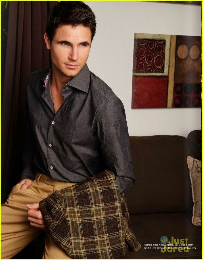 Robbie Amell gif