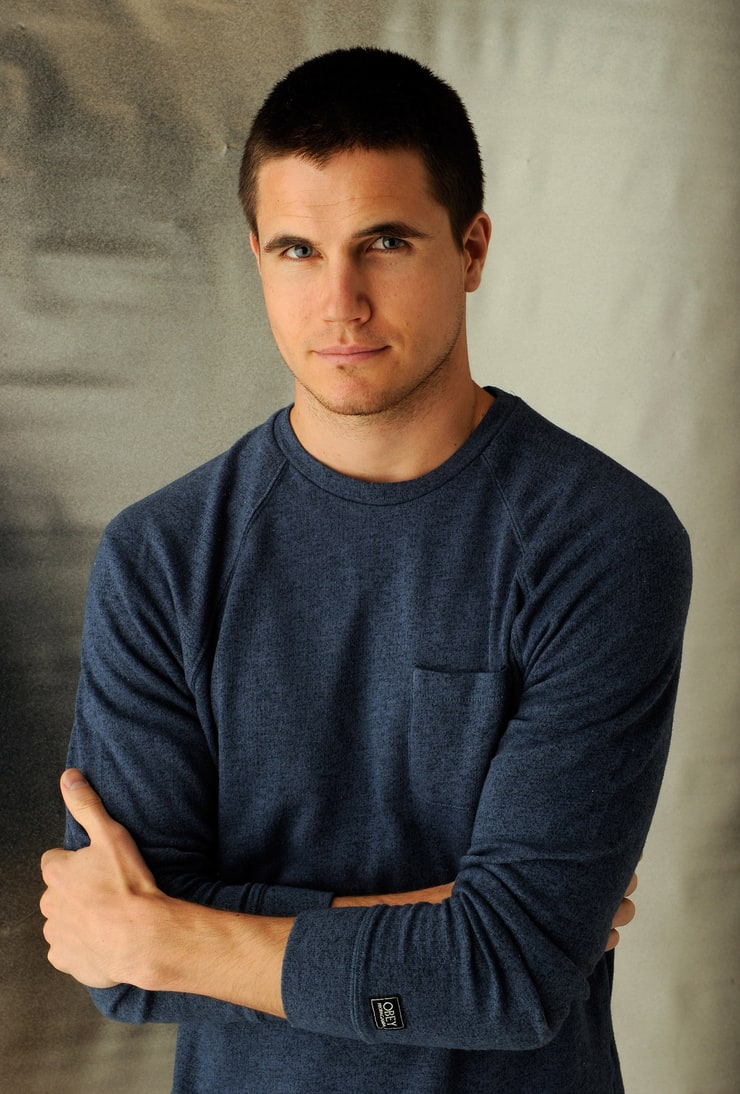 Picture of Robbie Amell