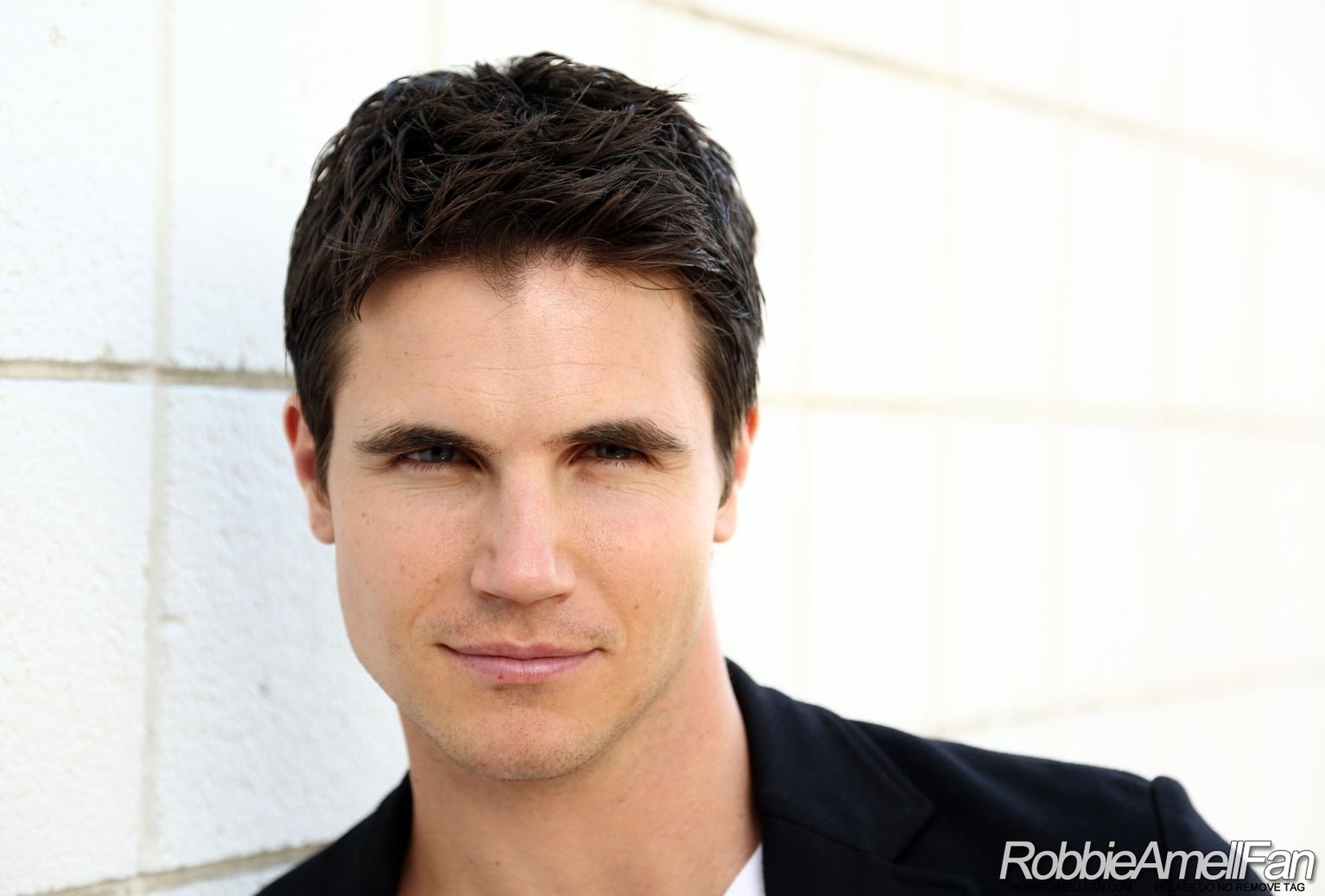 Robbie Amell