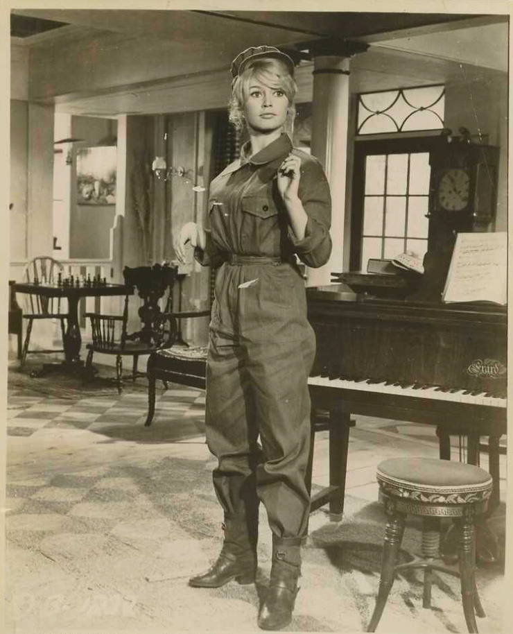 Picture of Babette Goes to War (1959)