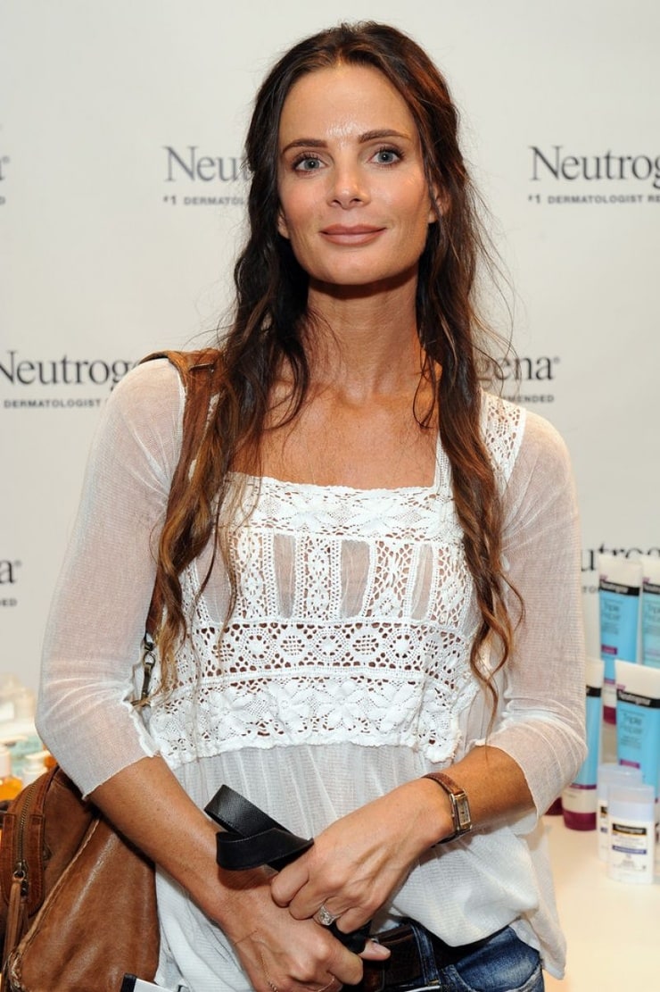 Gabrielle Anwar cosmetic