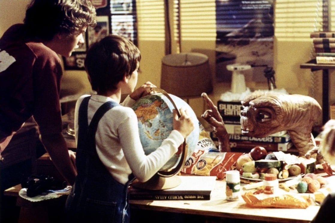 E.T. the Extra-Terrestrial downloading