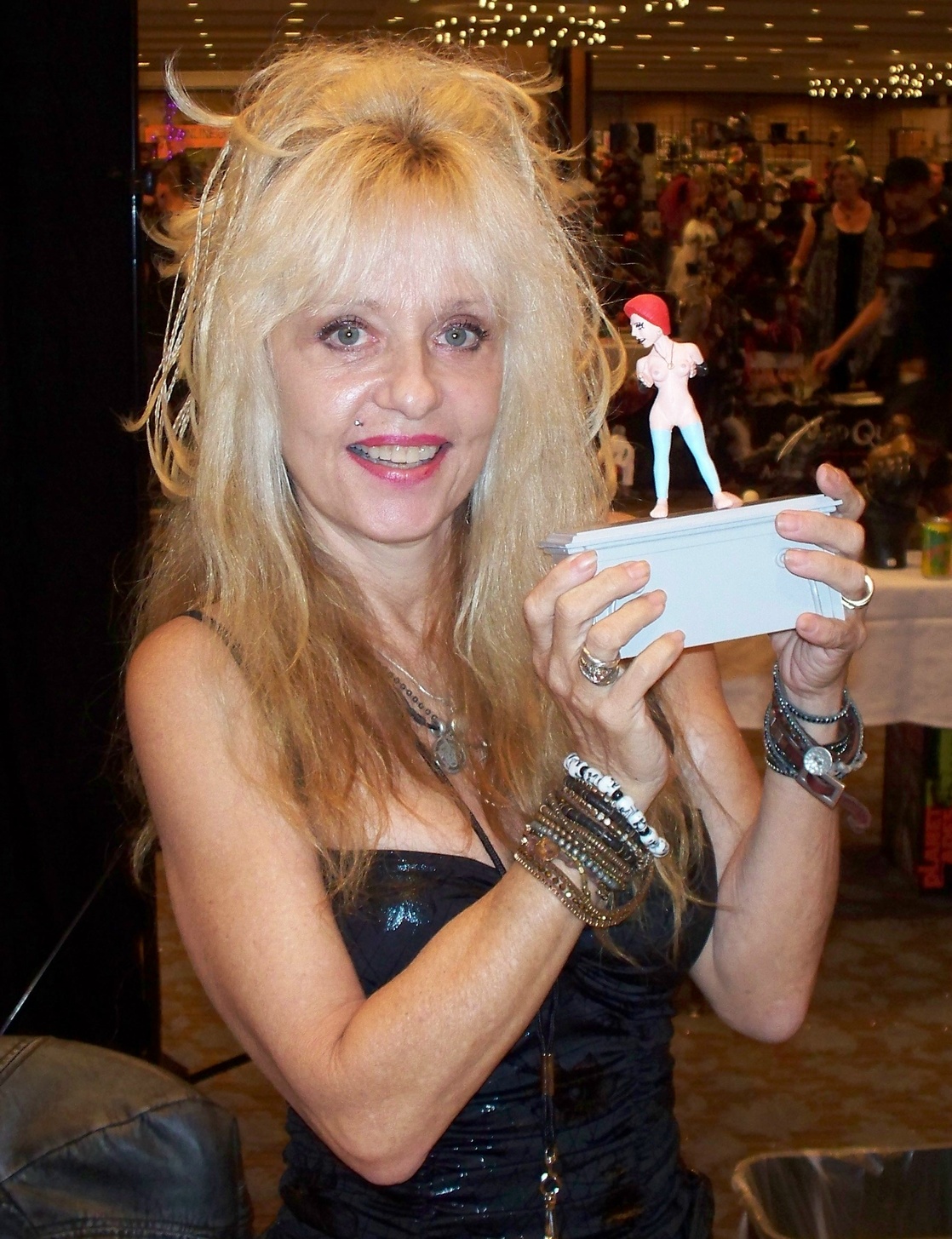 Linnea Quigley image