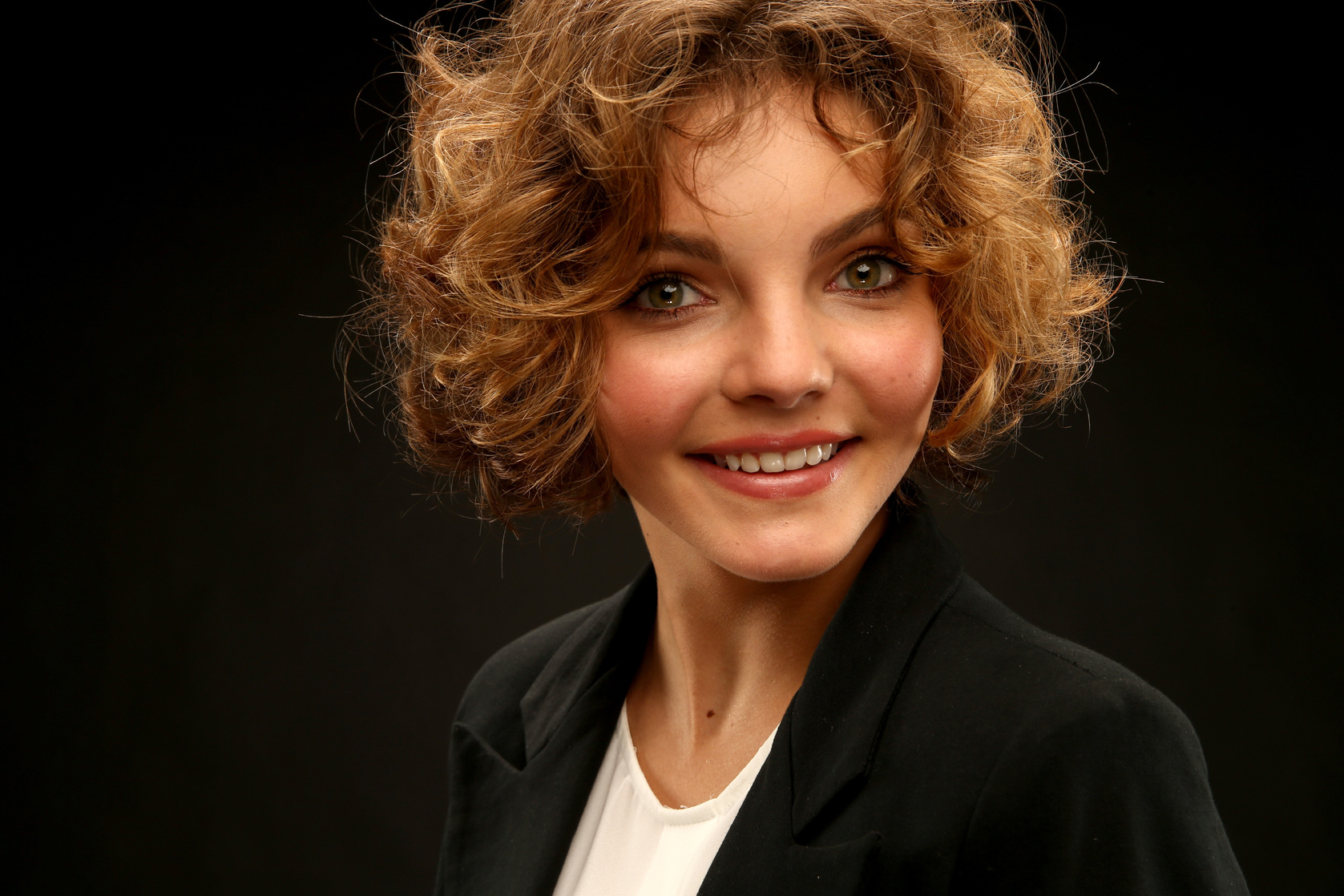 Camren Bicondova