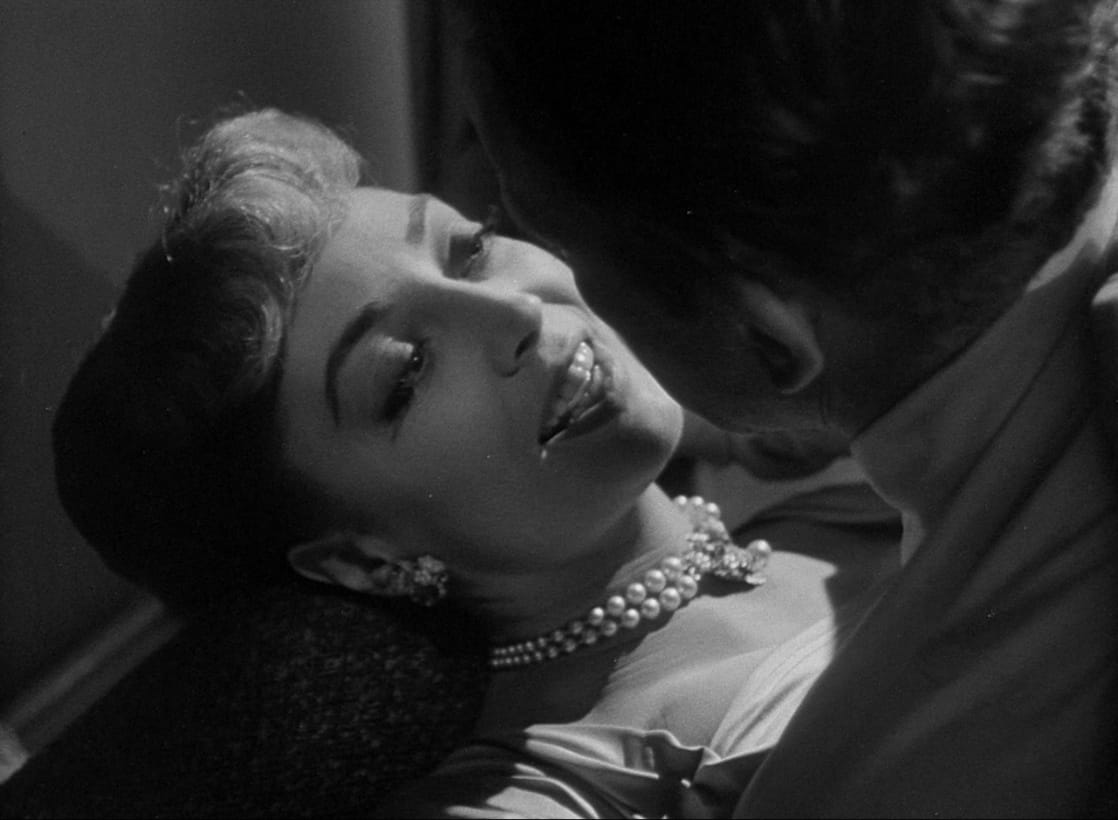 1118full City That Never Sleeps                                  (1953) Screenshot 