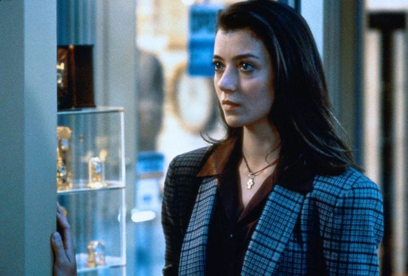 Mia Sara.