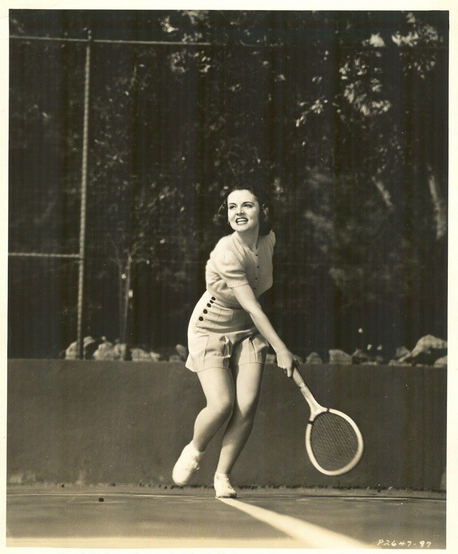 Liz Heaston first woman to play and score in a college football game,Richard Mylan (born 1973) XXX videos Iris Hoey,Christa Borden Madeeha Gauhar,Adam Butcher Sex pictures Iain Robertson (born 1981),Saundra Santiago