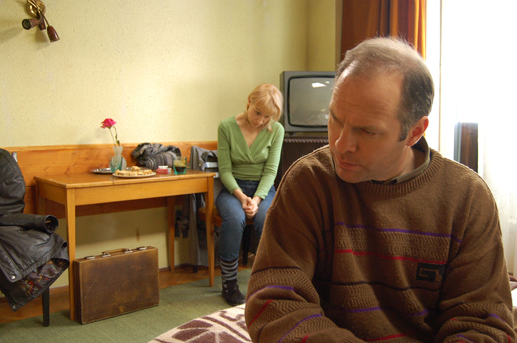 4 Months, 3 Weeks and 2 Days (2007) 4 Months, 3 Weeks and 2 Days (2007)
