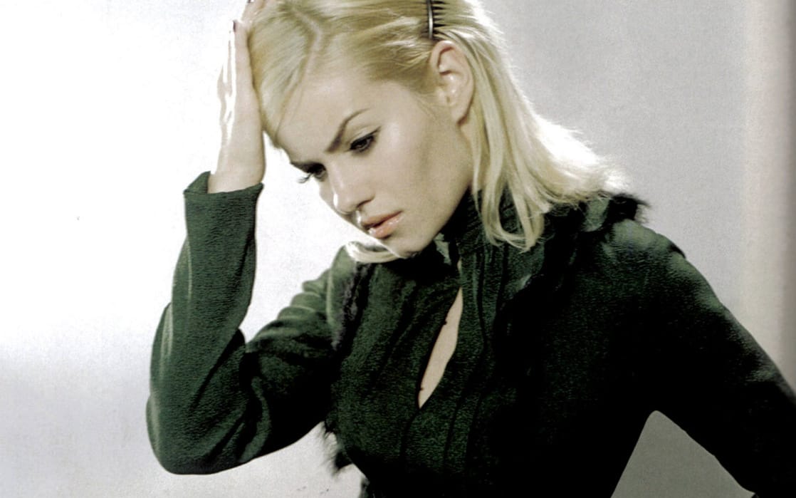 Elisha Cuthbert Elisha Cuthbert