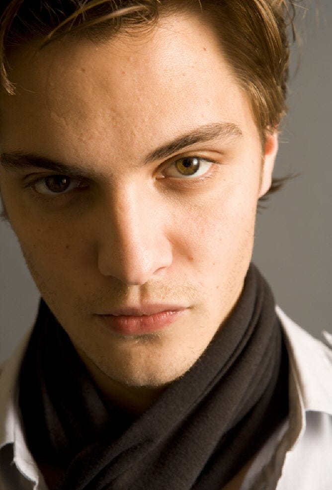 Next photo of Luke Grimes