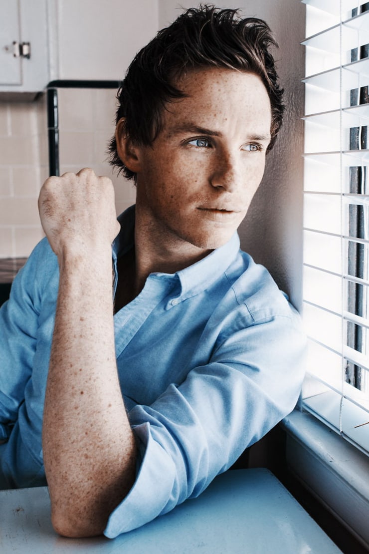 Eddie Redmayne color blue