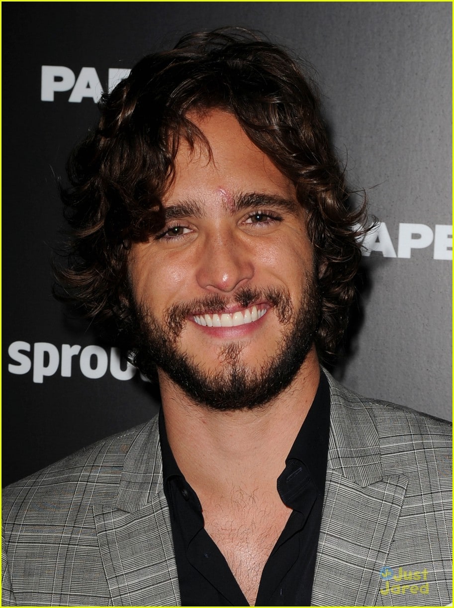 Diego Boneta girl