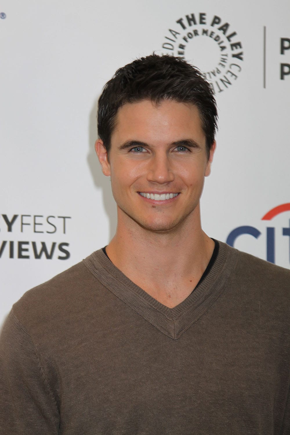 Robbie Amell chest