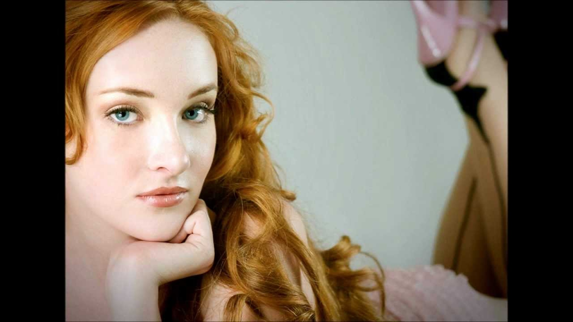 Scarlett Pomers Scarlett Pomers