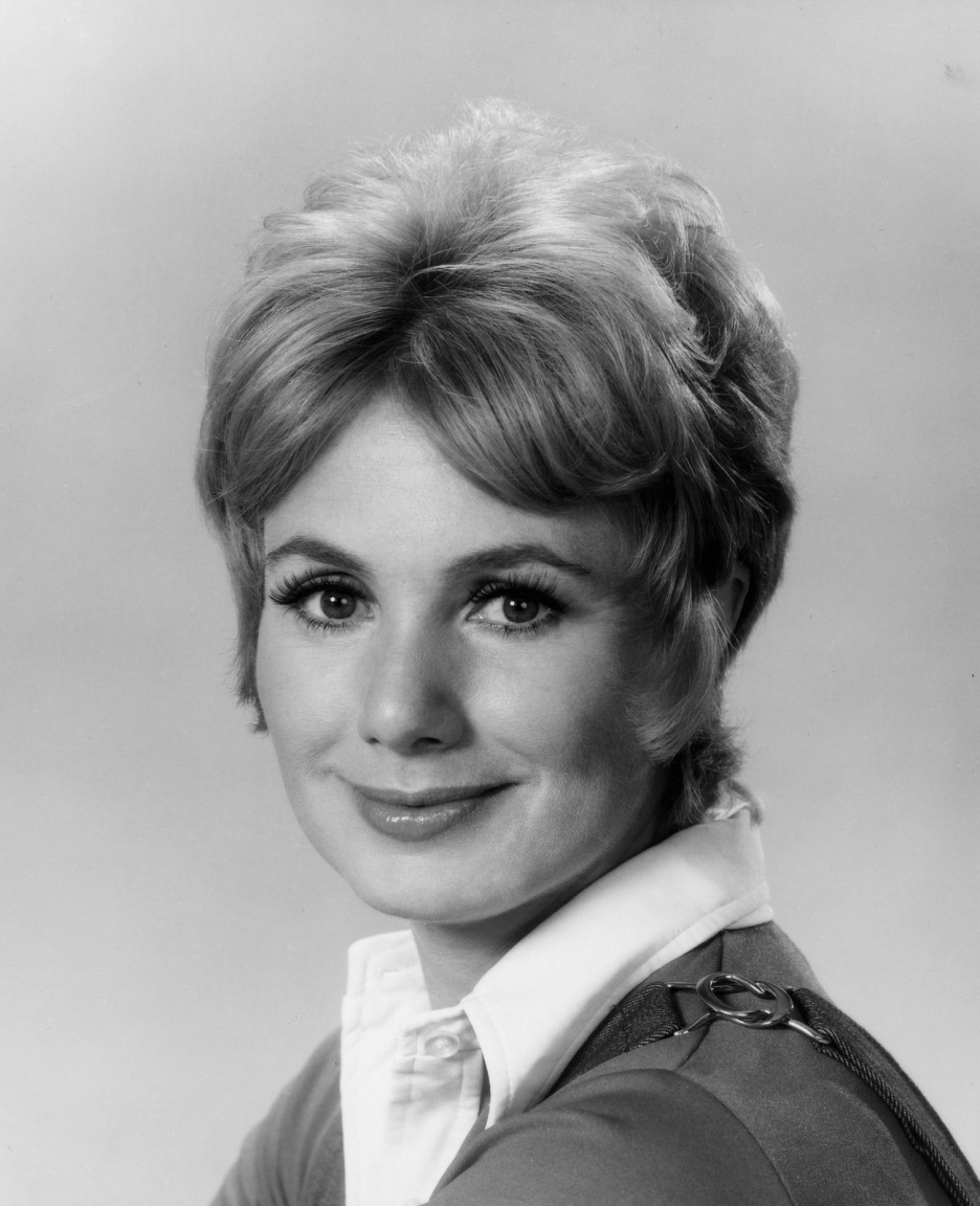 How Tall is Shirley Jones
