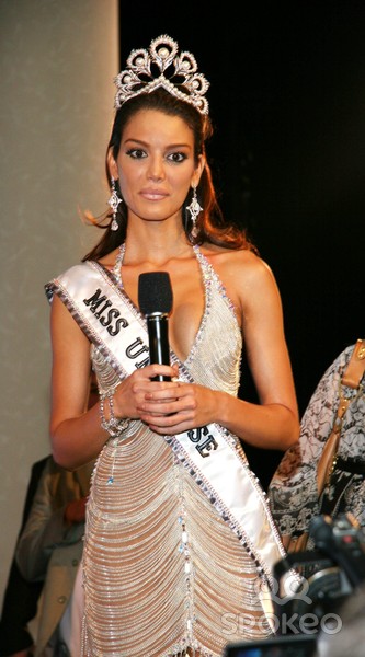 picture-of-zuleyka-rivera-mendoza