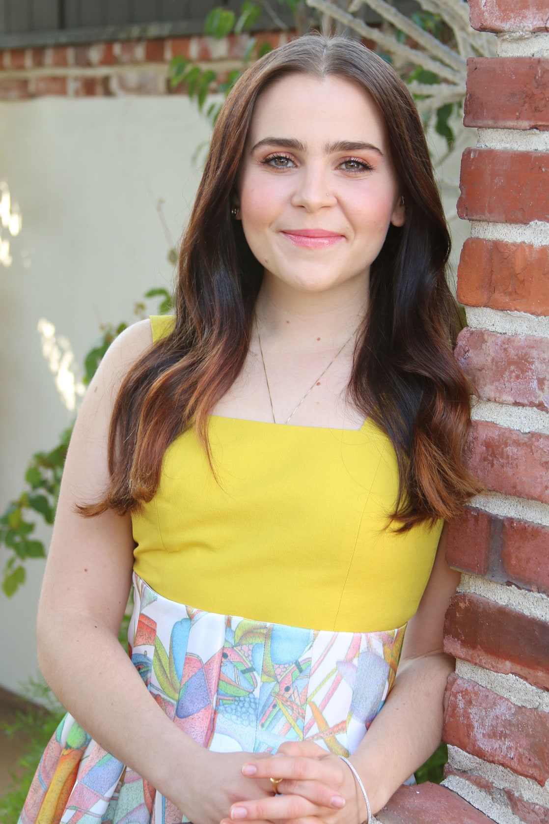 Mae Whitman gif hunt