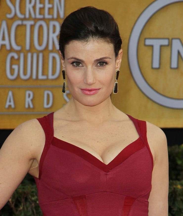 Picture of Idina Menzel.