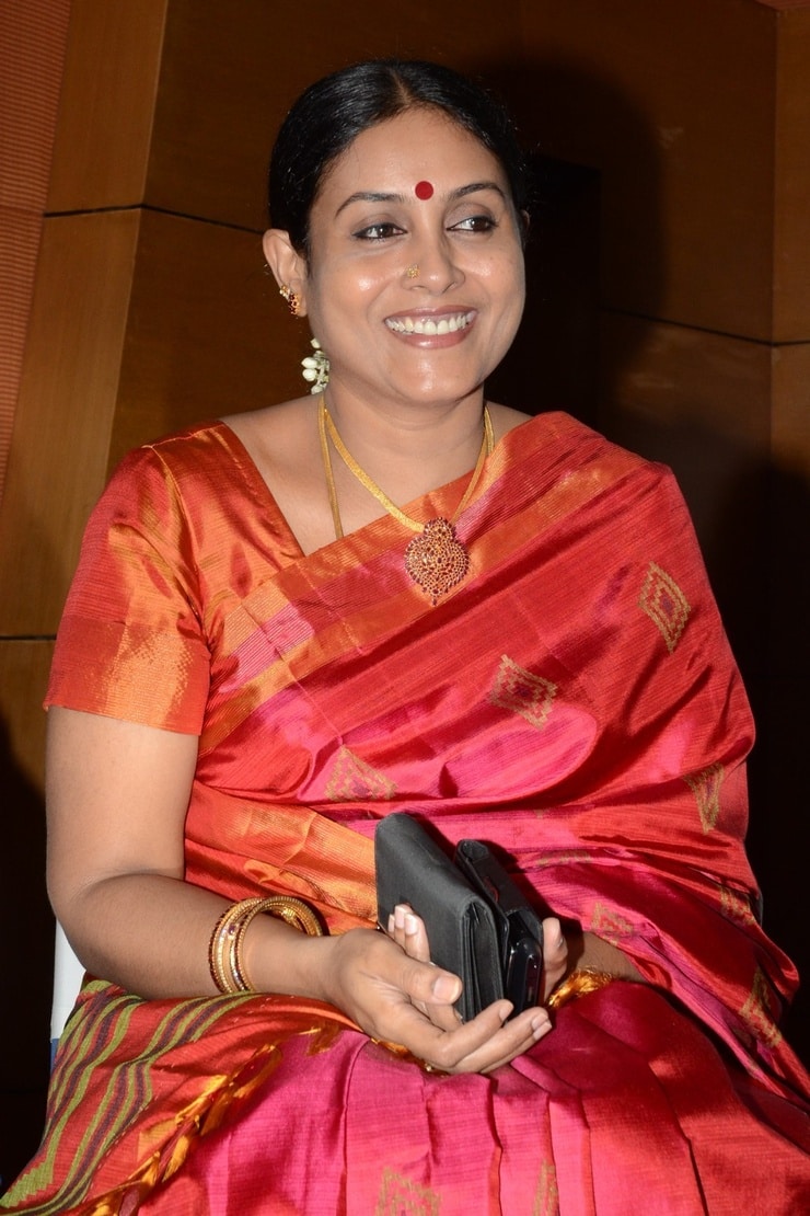 Saranya Ponvannan picture