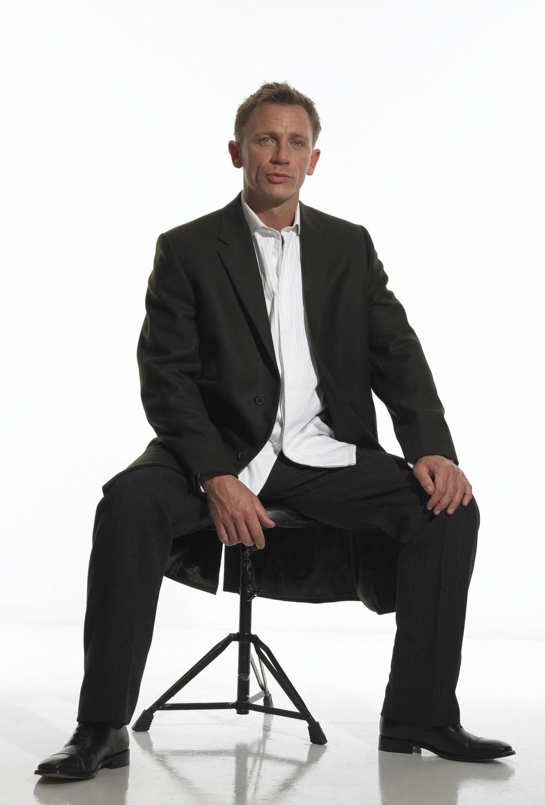 Daniel Craig image