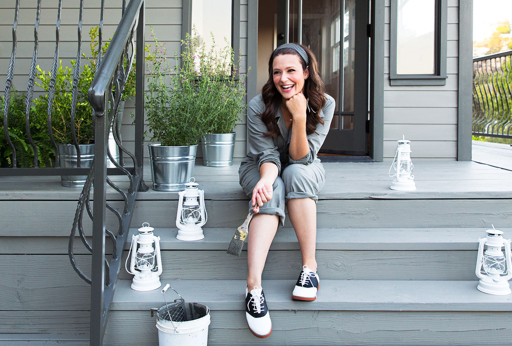 Katie Lowes