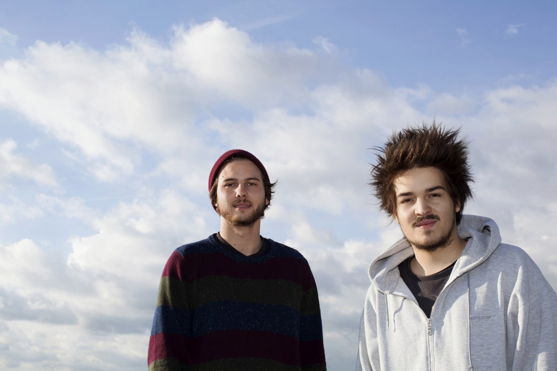 Milky chance dance перевод. Группа Милки Ченс. Milky chance 2022. Milky chance сейчас. Philipp Dausch Milky chance.