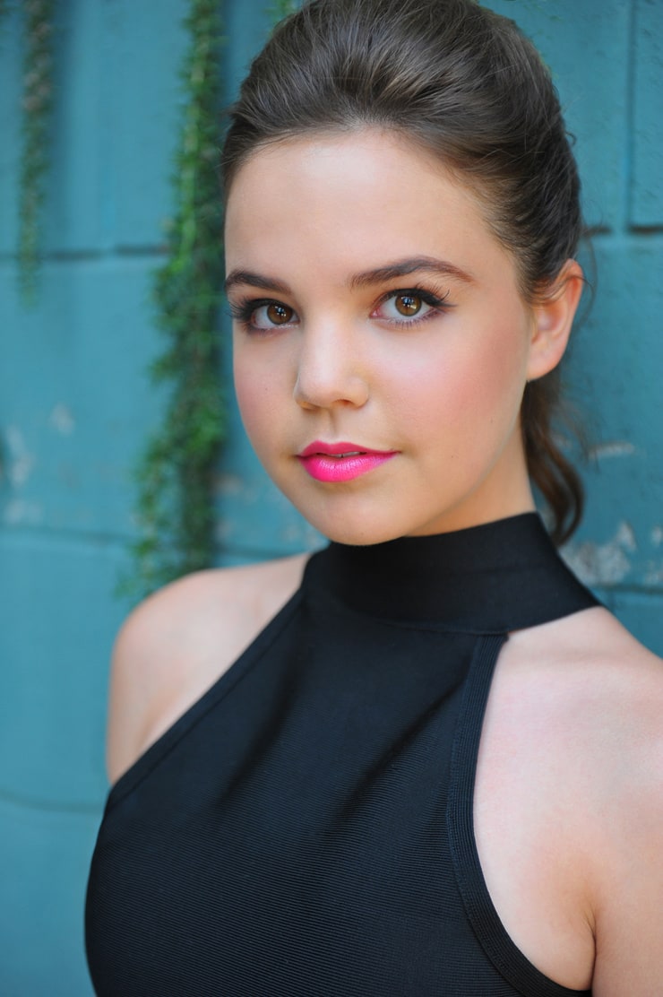 Next photo of Bailee Madison