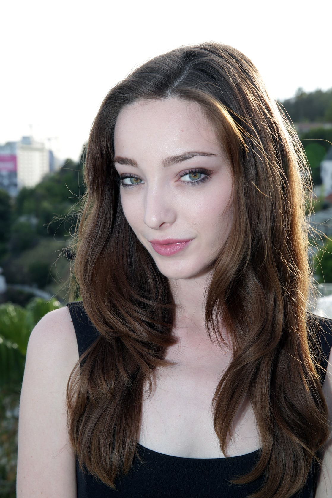 Next photo of Emma Dumont