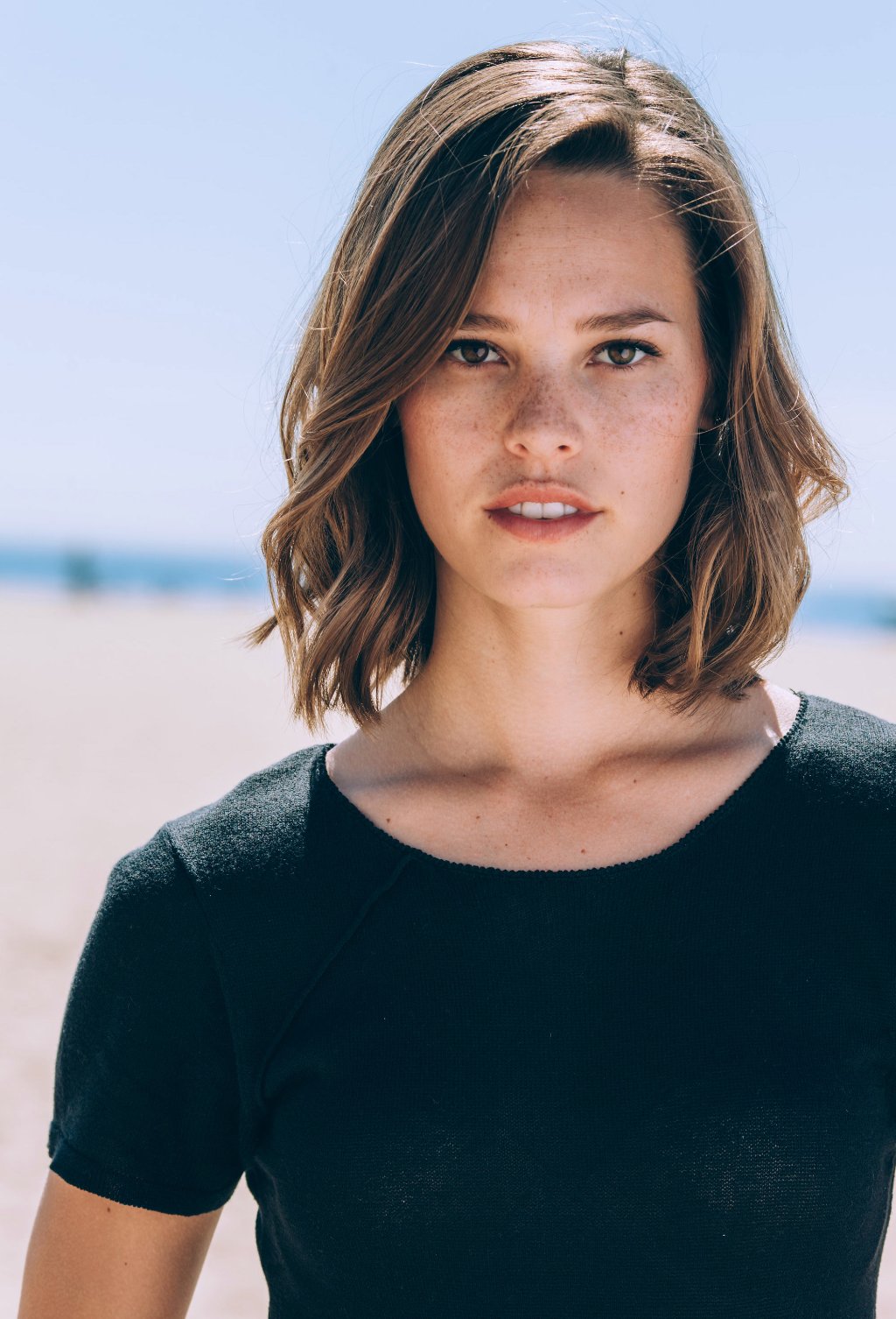 Emily Alyn Lind pics Zoe McLellan foto