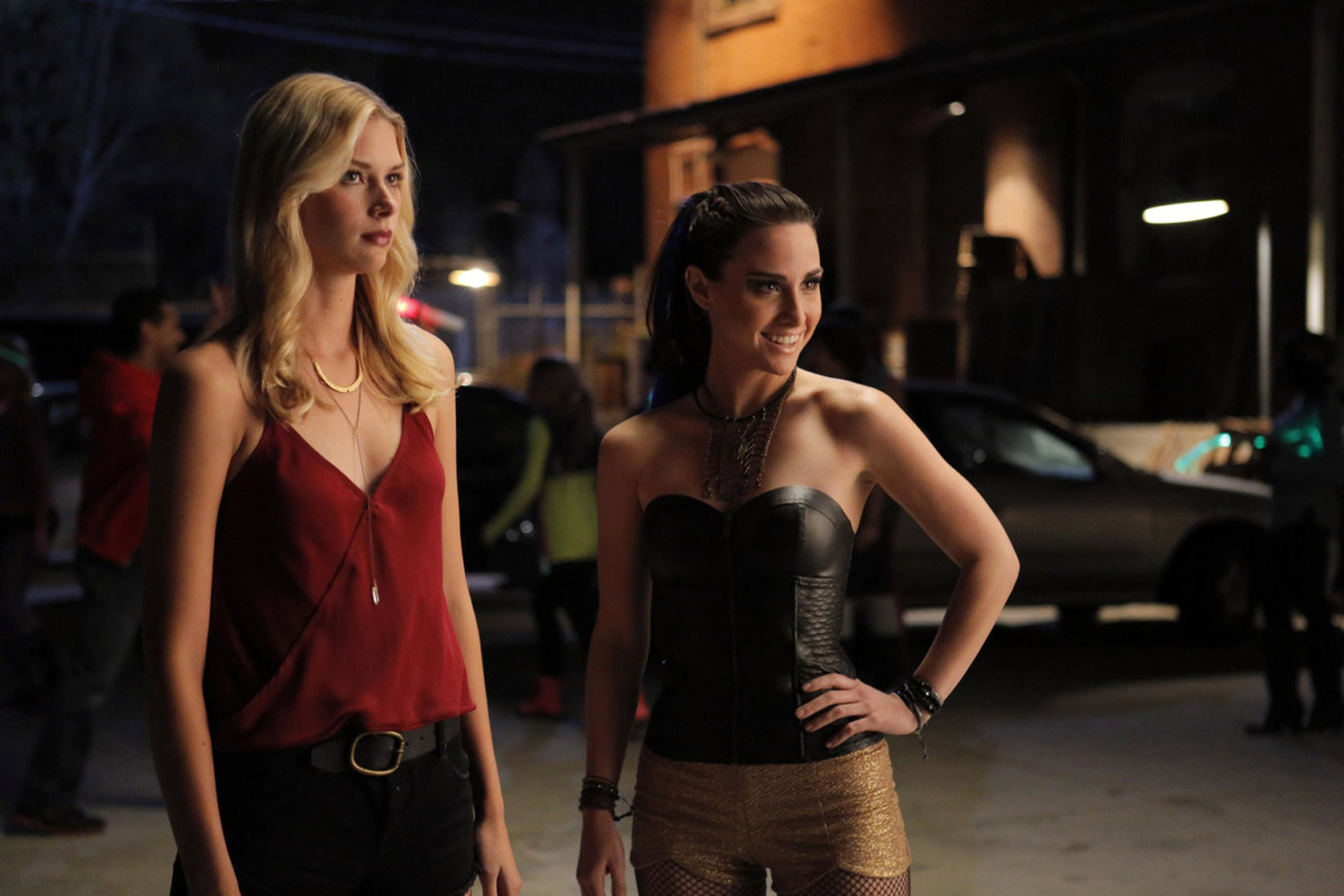 Stitchers (2015- ) Stitchers (2015- )