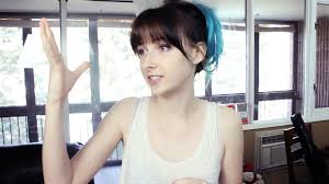 Picture of Tessa Violet