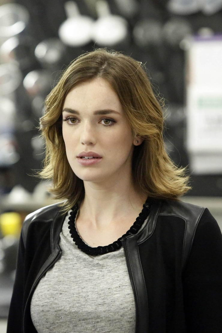 Elizabeth Henstridge Image 