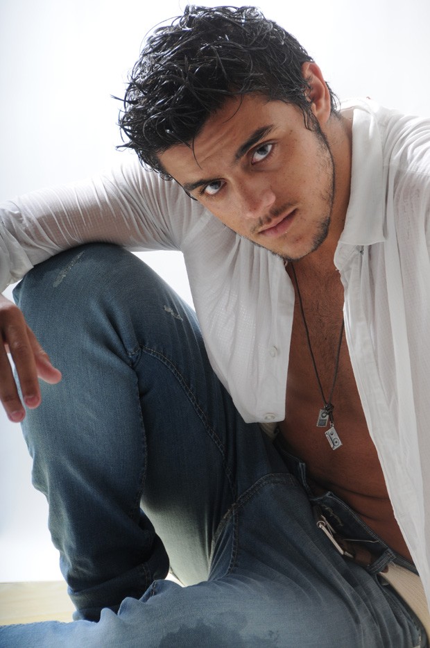 Carter abdallah. Родриго симас. Родриго симас. Родриго морейра актер. Актер фелипе симас.