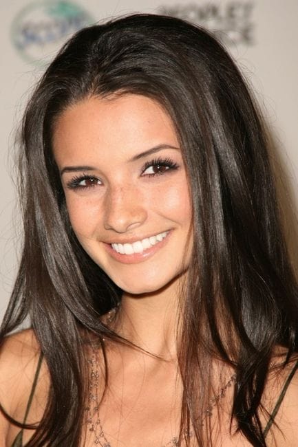 Alice Greczyn Picture