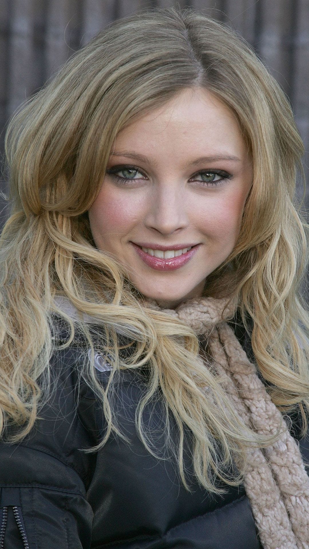 did Elisabeth Harnois have a baby