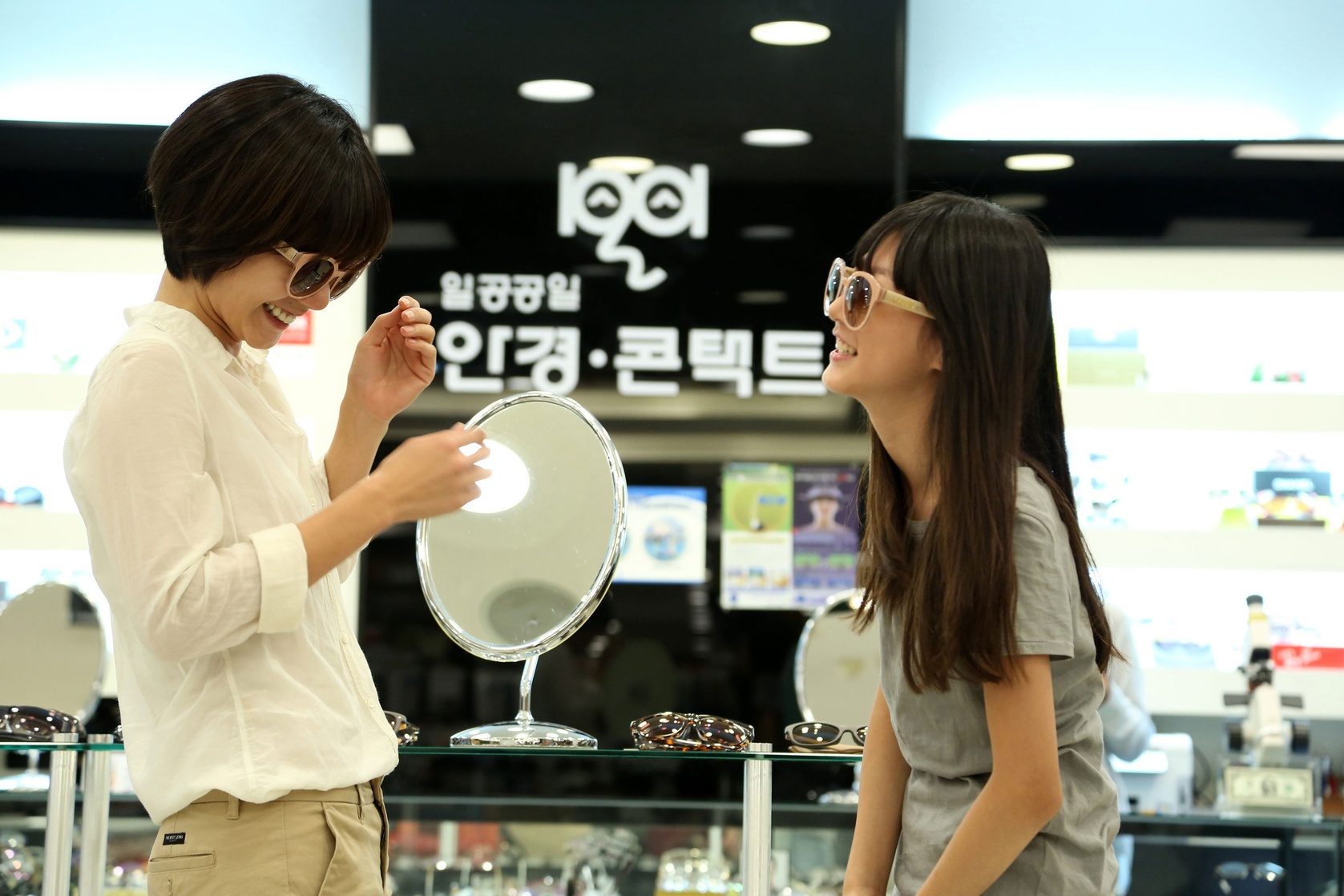 A Girl At My Door (2014) 