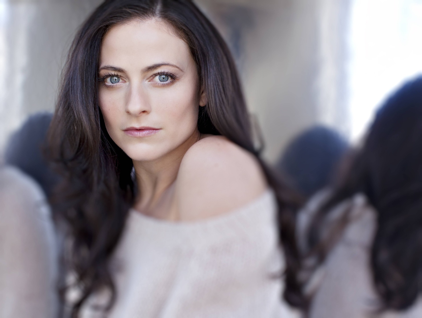 Lara Pulver Lara Pulver