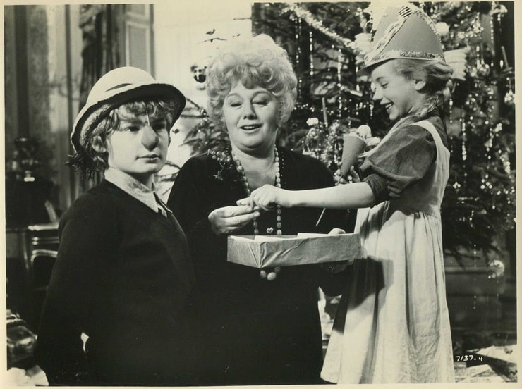 Mark Lester, Shelley Winters, Chloe Franks